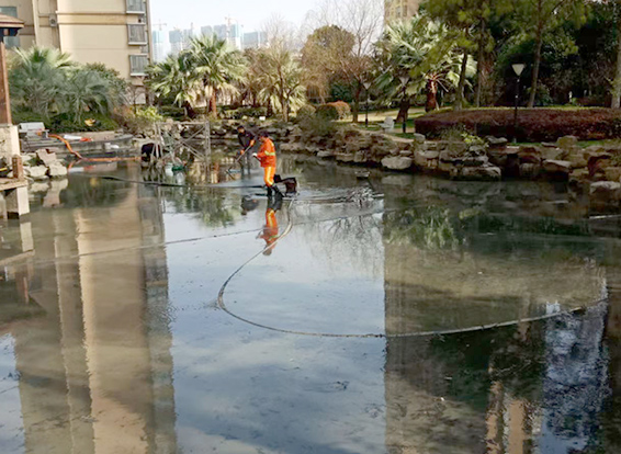 江岸景观池淤泥清理